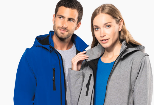 atelier-brod-art-creations-soissons-aisne-marquage-textile-veste-softshell-personnalise-personnalisation-homme-femme-articles-blog-grammage-textile Homme et femme portant des vestes softshell personnalisées – textile technique pour vêtements professionnels brodés ou imprimés par Atelier Brod’Art Créations